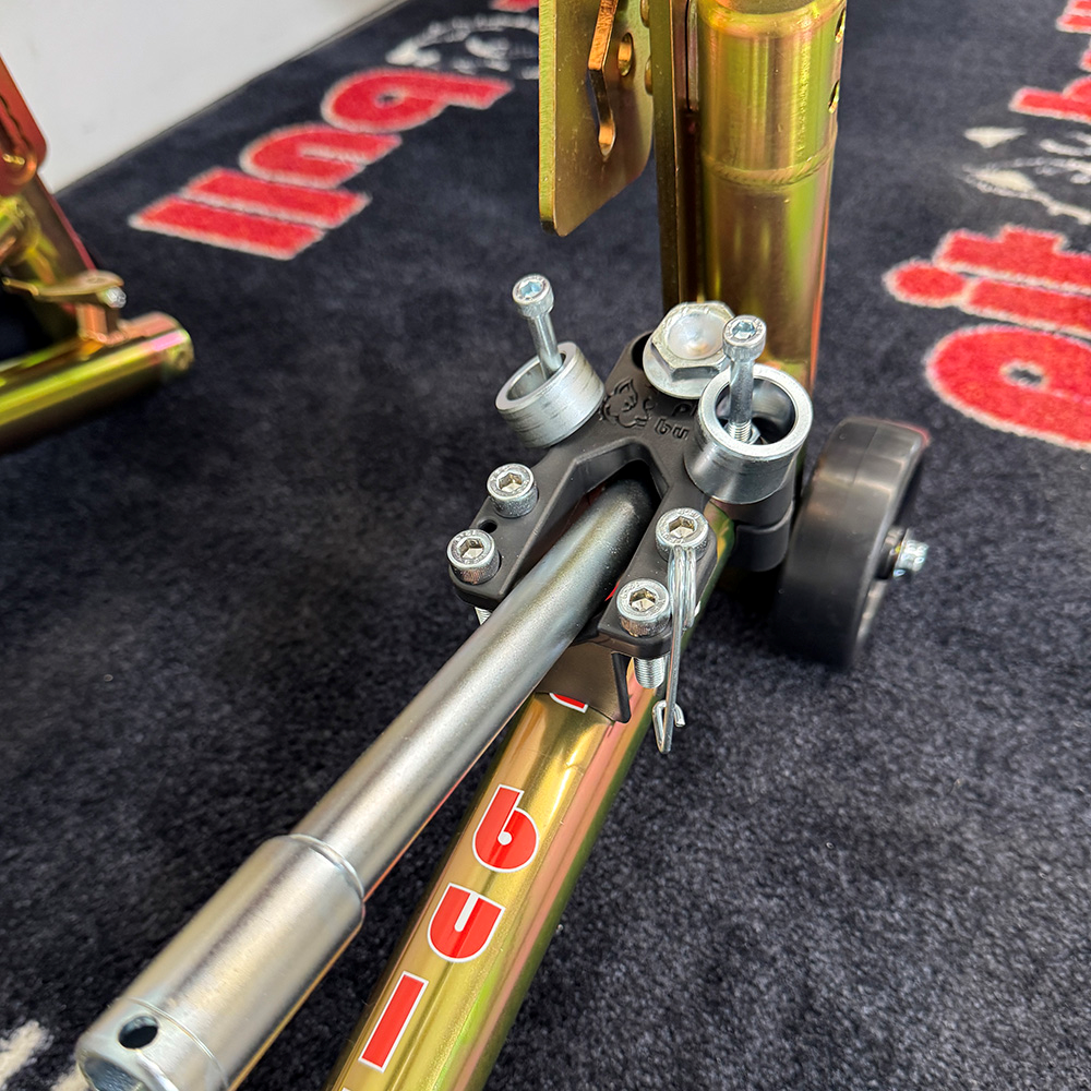 Pit-Bull: Axle Holder for Stands.
